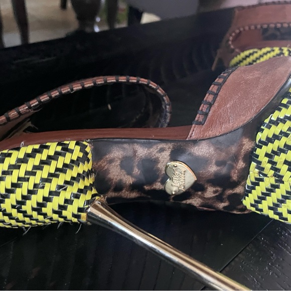 Betsy Johnson Tricksy leather stilettos sz 8 - Picture 3 of 6